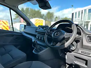 Used 2023 Nissan Primastar Visia White - Interior and Exterior details 16