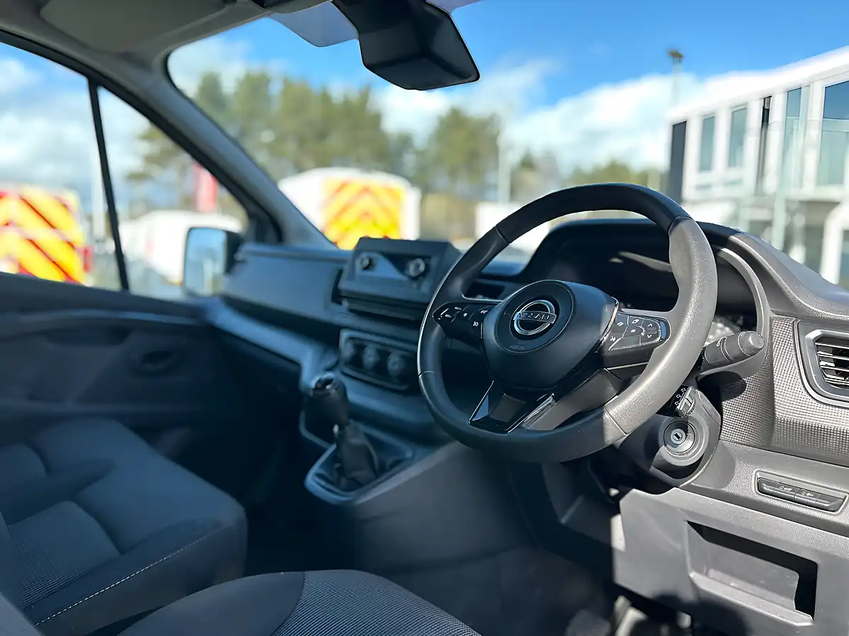 Used 2023 Nissan Primastar Visia White - Interior and Exterior details 16