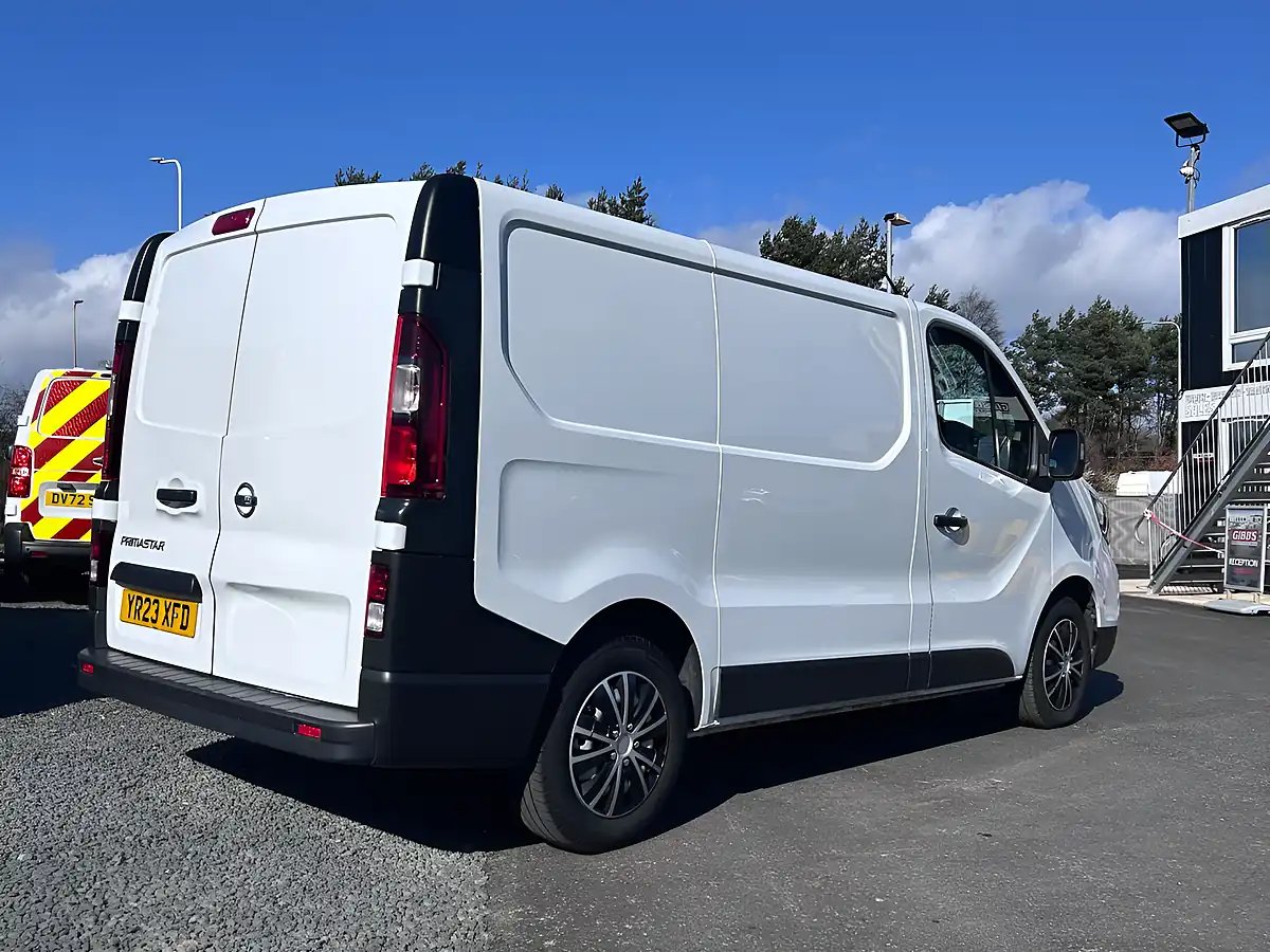 Used 2023 Nissan Primastar Visia White - Interior and Exterior details 4