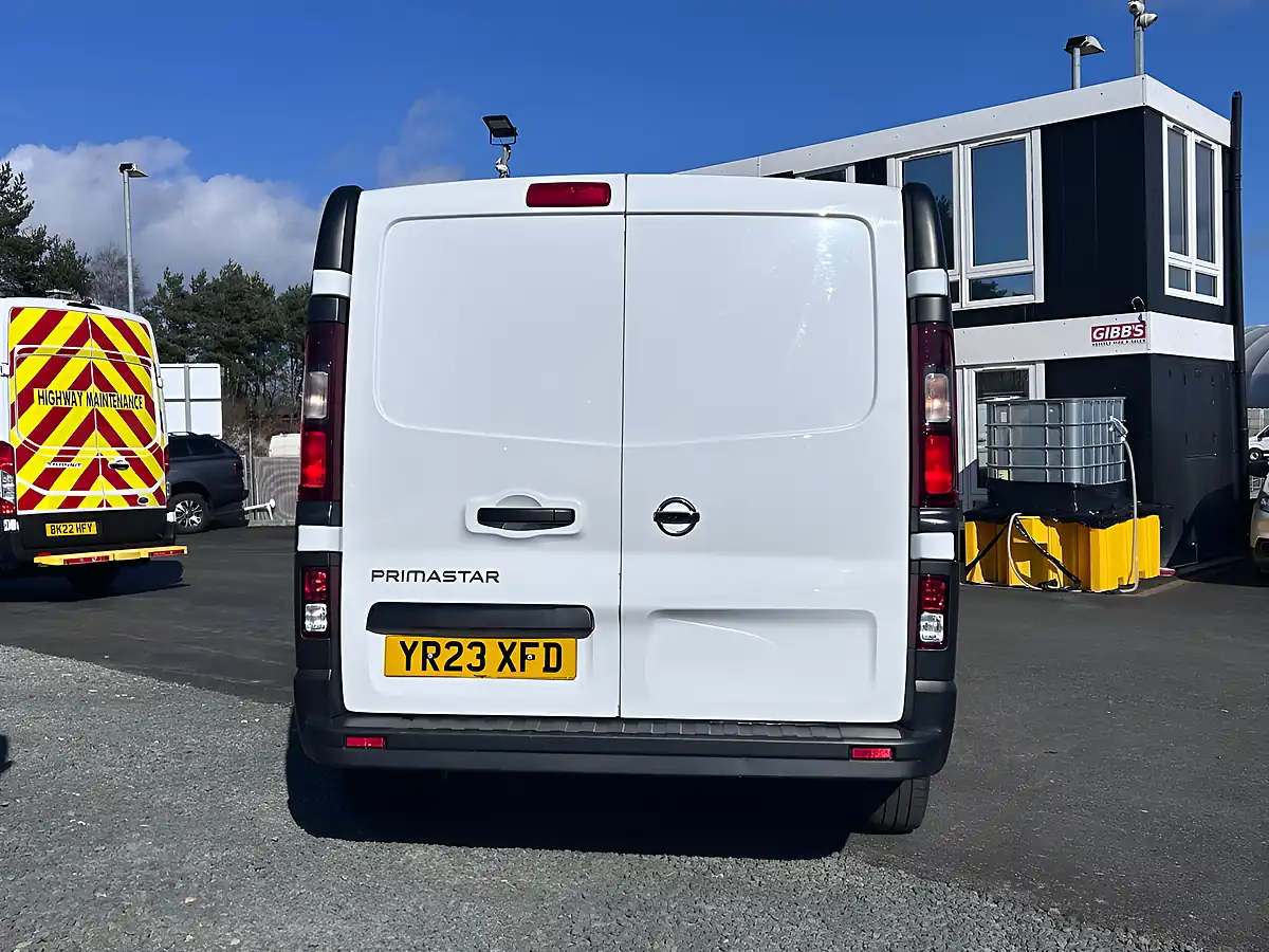 Used 2023 Nissan Primastar Visia White - Interior and Exterior details 5
