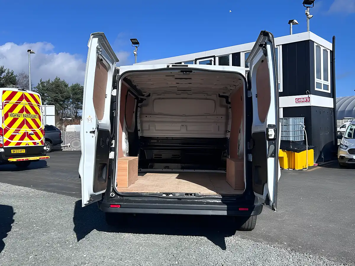 Used 2023 Nissan Primastar Visia White - Interior and Exterior details 6