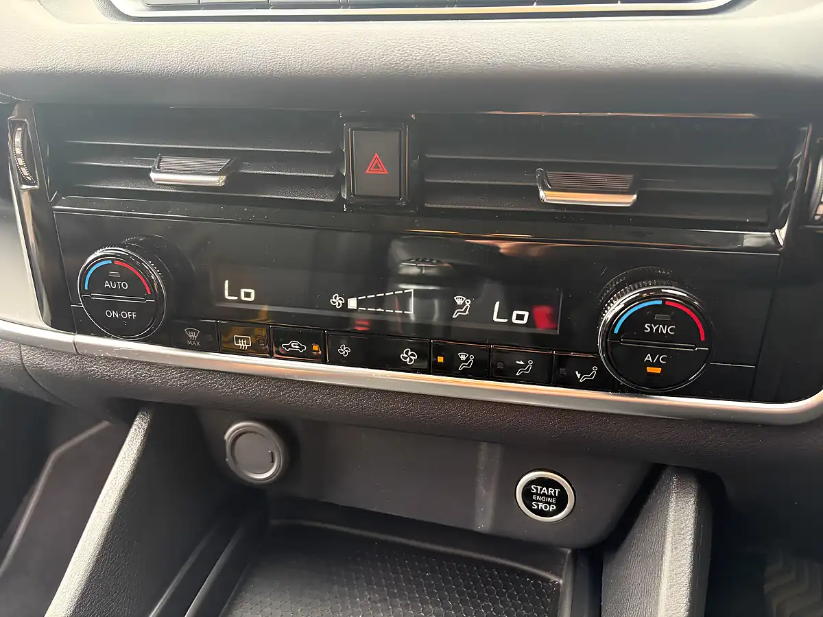 Used 2023 Nissan Qashqai Acenta Premium Blue - Interior and Exterior details 18