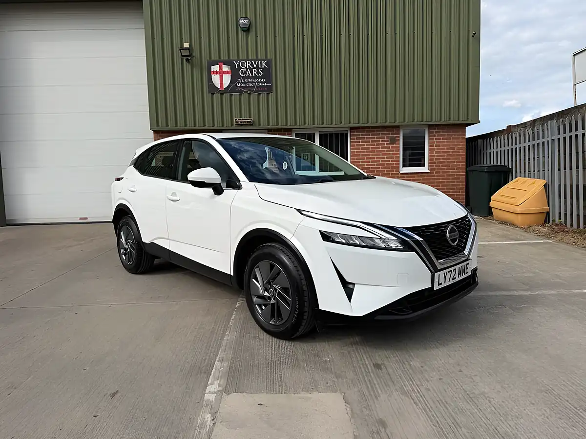 Used 2023 Nissan Qashqai Acenta Premium White - Front View