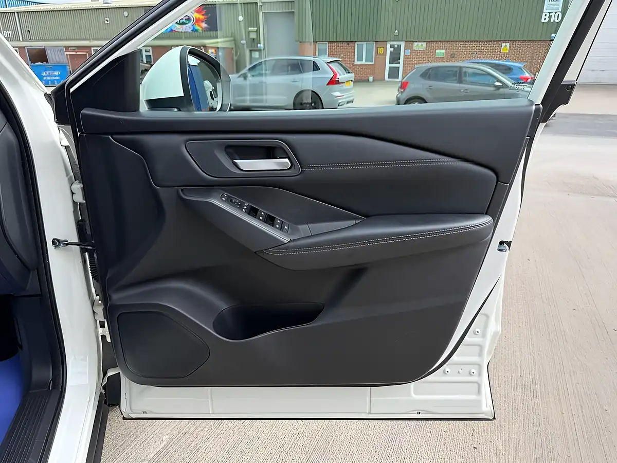 Used 2023 Nissan Qashqai Acenta Premium White - Interior and Exterior details 10