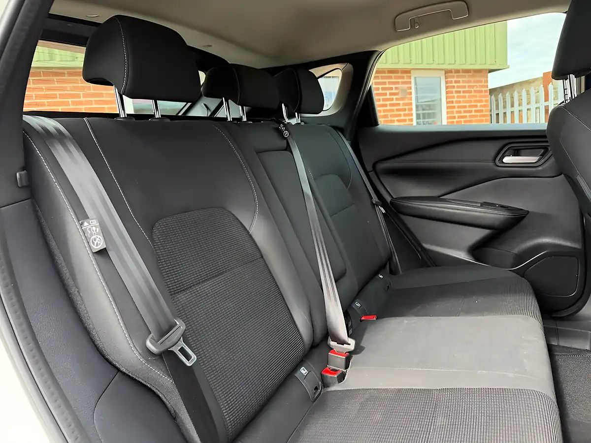 Used 2023 Nissan Qashqai Acenta Premium White - Interior and Exterior details 15