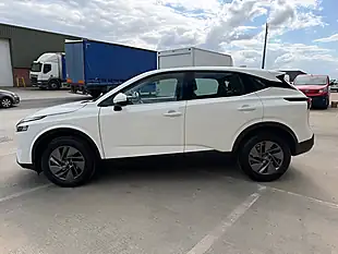 Used 2023 Nissan Qashqai Acenta Premium White - Interior and Exterior details 8