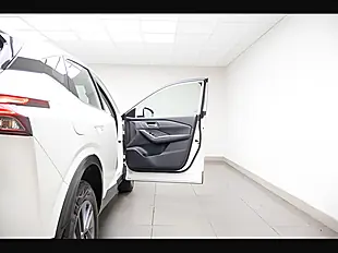 Used 2023 Nissan Qashqai Acenta Premium White - Interior and Exterior details 10