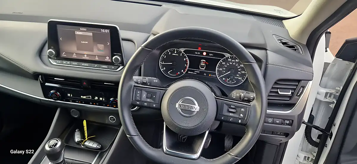 Used 2023 Nissan Qashqai Acenta Premium White - Interior and Exterior details 13