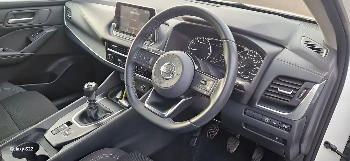 Used 2023 Nissan Qashqai Acenta Premium White - Interior and Exterior details 17