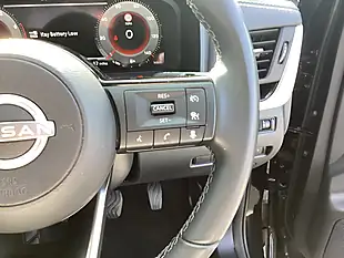 Used 2023 Nissan Qashqai N-Connecta Black - Interior and Exterior details 12