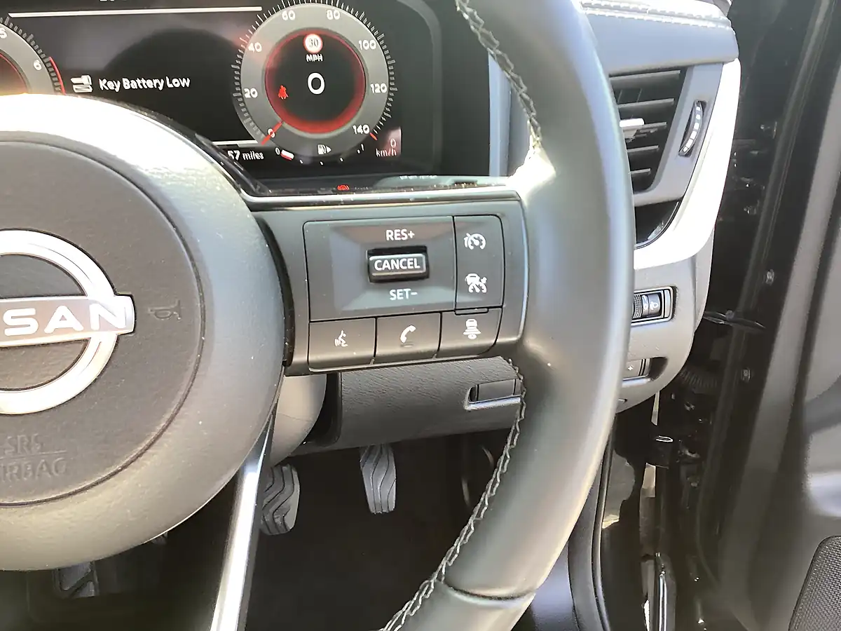 Used 2023 Nissan Qashqai N-Connecta Black - Interior and Exterior details 12
