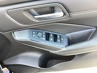 Used 2023 Nissan Qashqai N-Connecta Black - Interior and Exterior details 13