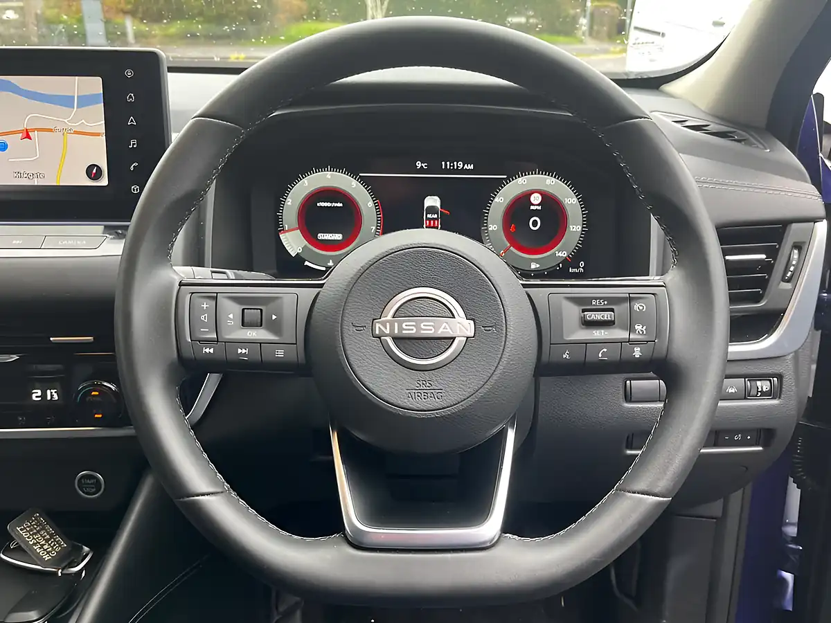 Used 2023 Nissan Qashqai N-Connecta Blue - Interior and Exterior details 11
