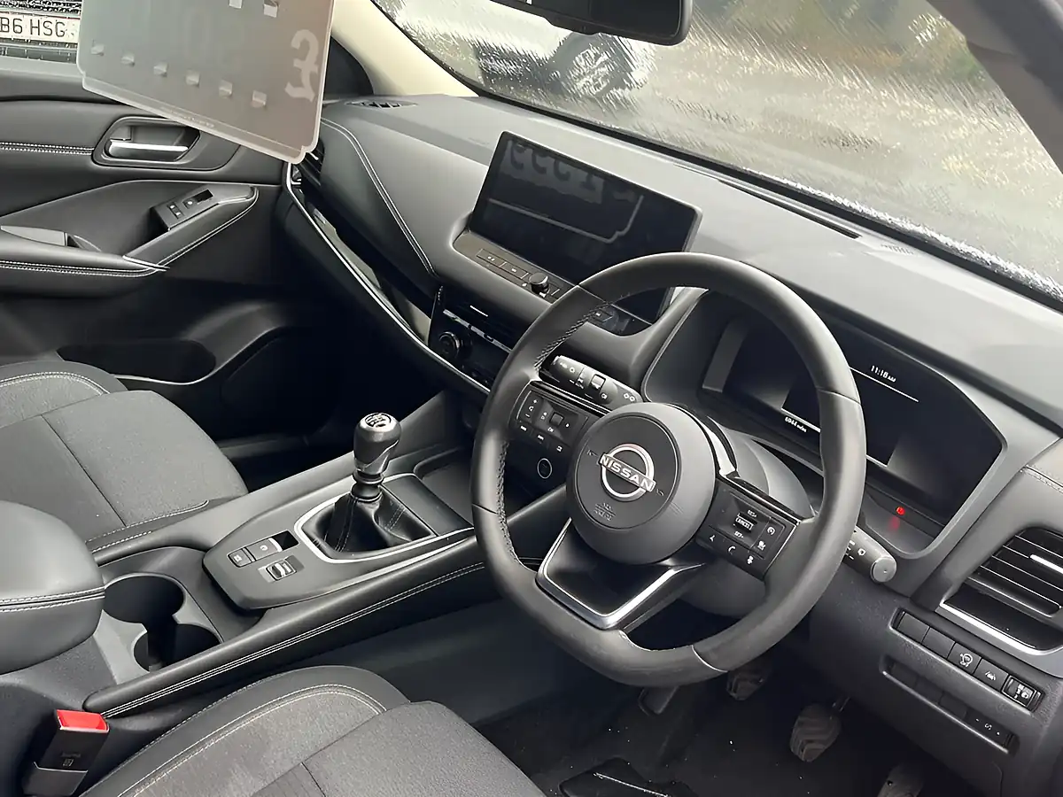 Used 2023 Nissan Qashqai N-Connecta Blue - Interior and Exterior details 5