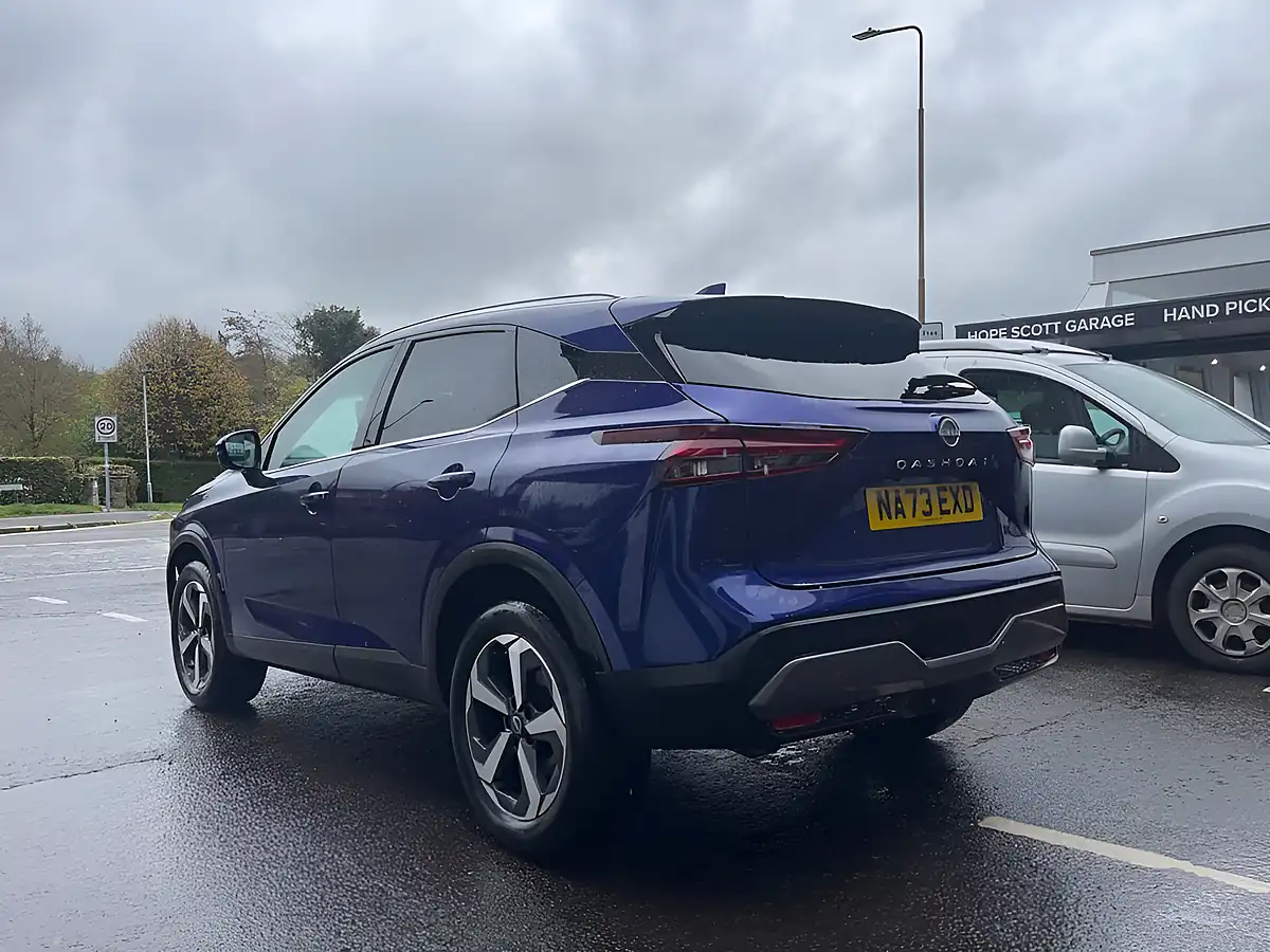 Used 2023 Nissan Qashqai N-Connecta Blue - Interior and Exterior details 7