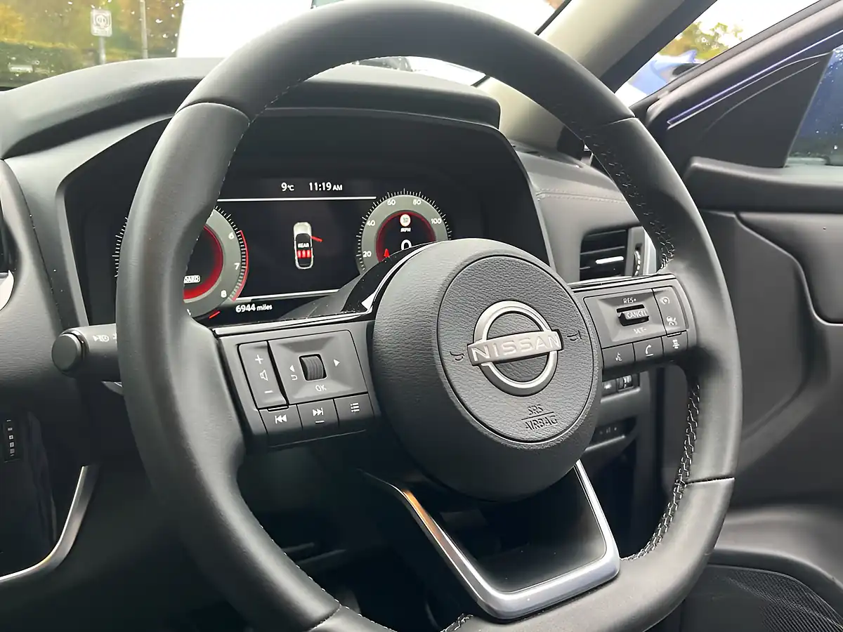 Used 2023 Nissan Qashqai N-Connecta Blue - Interior and Exterior details 8