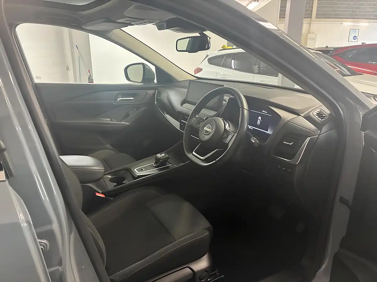 Used 2023 Nissan Qashqai N-Connecta Grey - Interior and Exterior details 11
