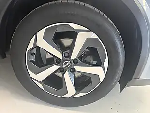 Used 2023 Nissan Qashqai N-Connecta Grey - Interior and Exterior details 6