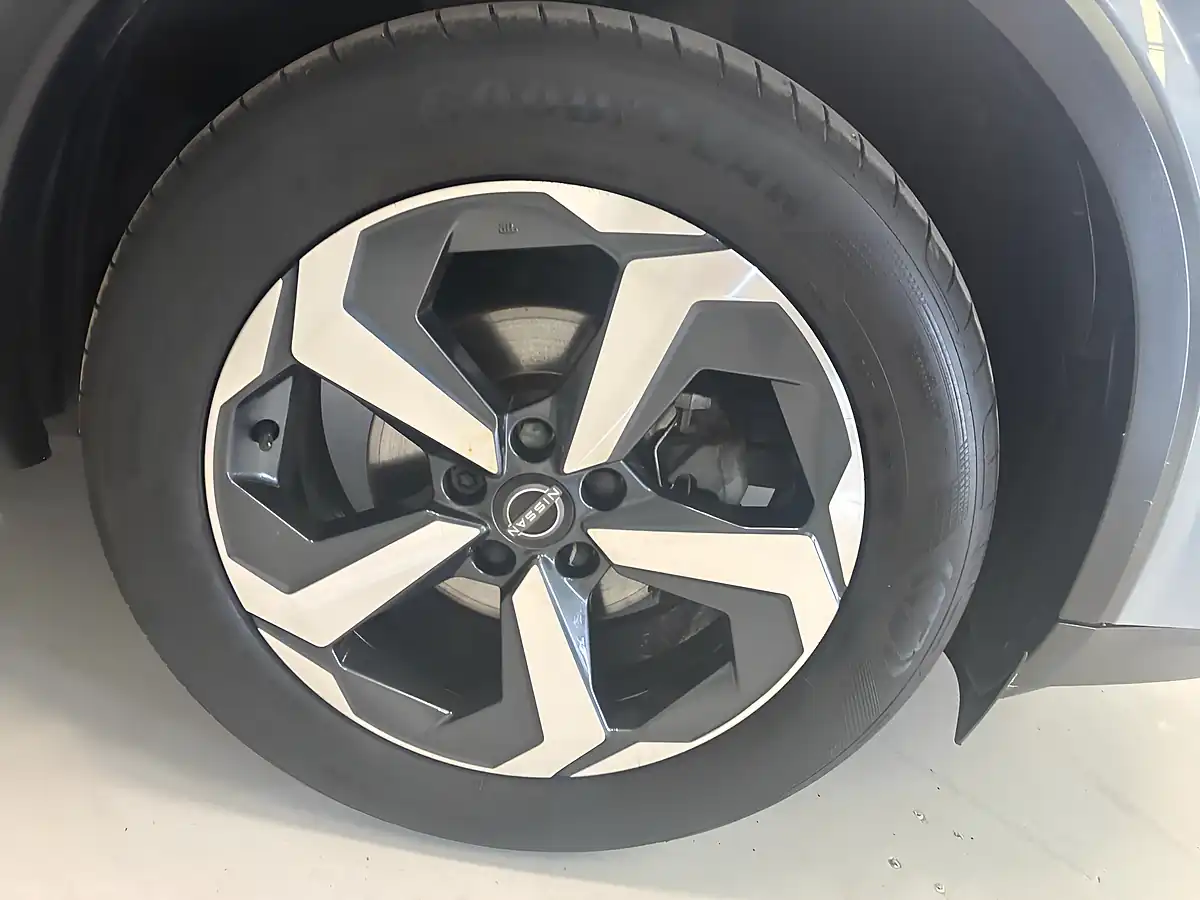 Used 2023 Nissan Qashqai N-Connecta Grey - Interior and Exterior details 6