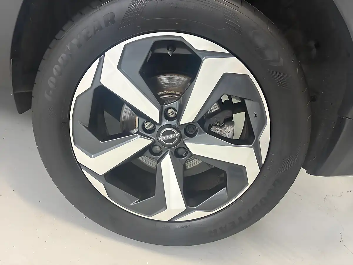 Used 2023 Nissan Qashqai N-Connecta Grey - Interior and Exterior details 8