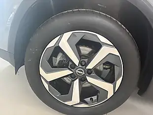Used 2023 Nissan Qashqai N-Connecta Grey - Interior and Exterior details 9