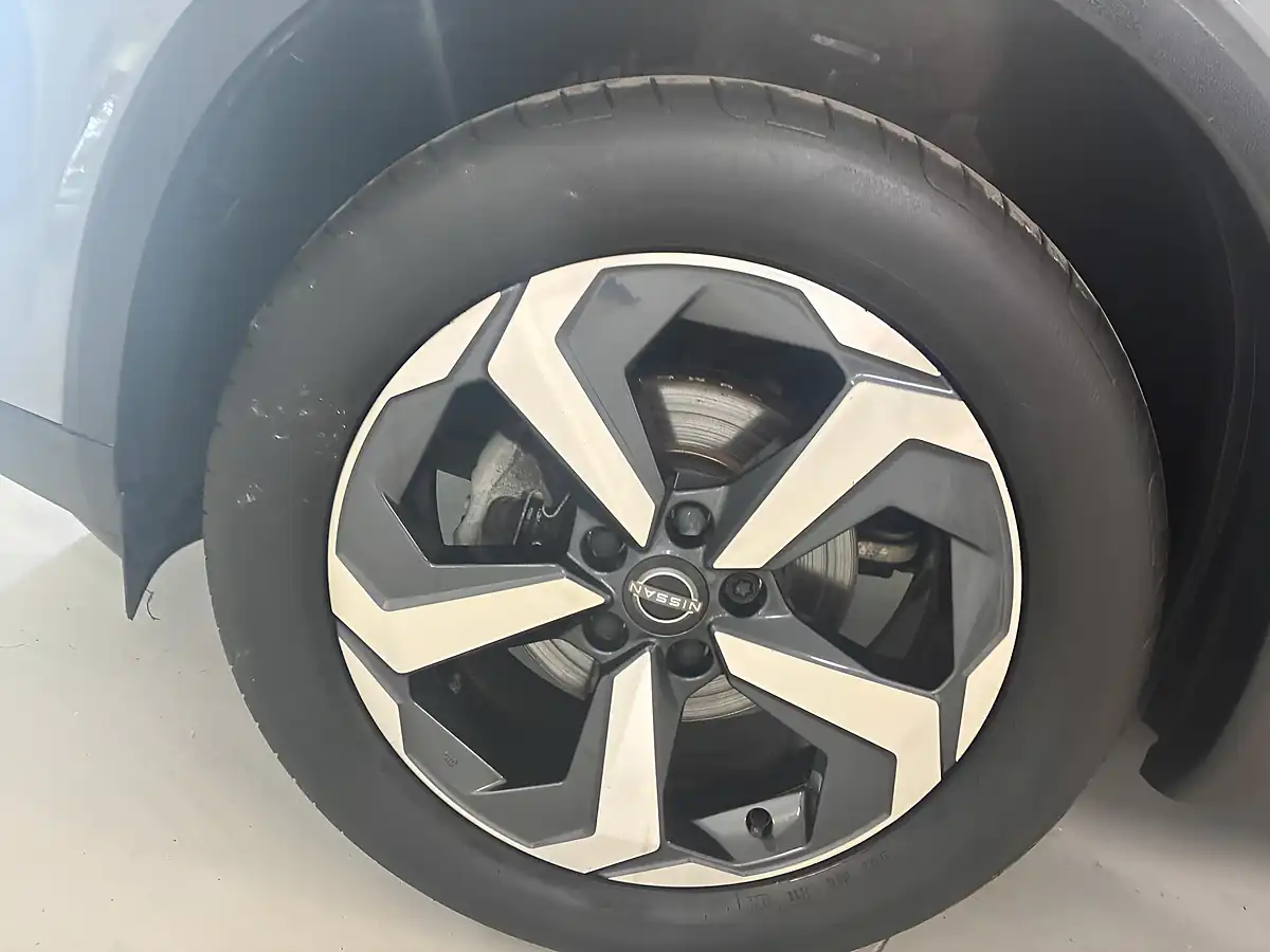 Used 2023 Nissan Qashqai N-Connecta Grey - Interior and Exterior details 9