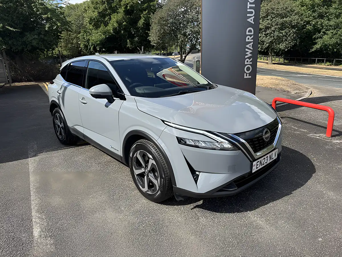 Used 2023 Nissan Qashqai N-Connecta Grey - Front View