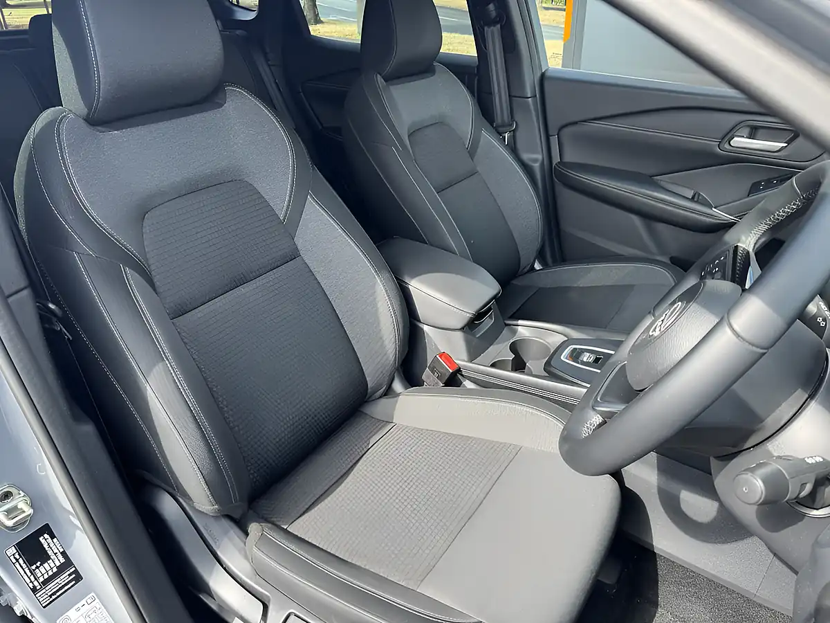 Used 2023 Nissan Qashqai N-Connecta Grey - Interior and Exterior details 4