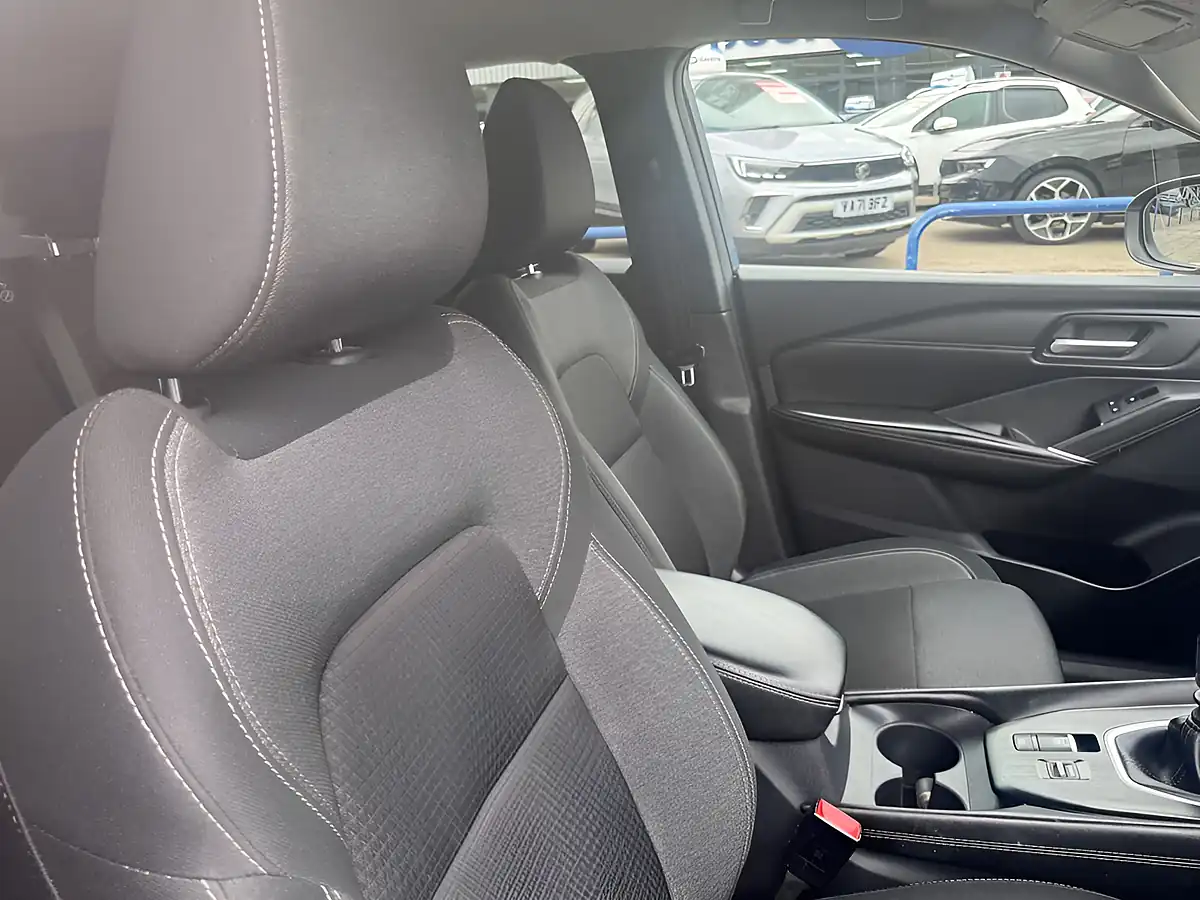 Used 2023 Nissan Qashqai N-Connecta Grey - Interior and Exterior details 16