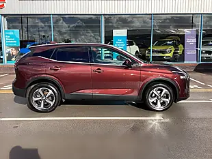 Used 2023 Nissan Qashqai N-Connecta Red - Interior and Exterior details 11
