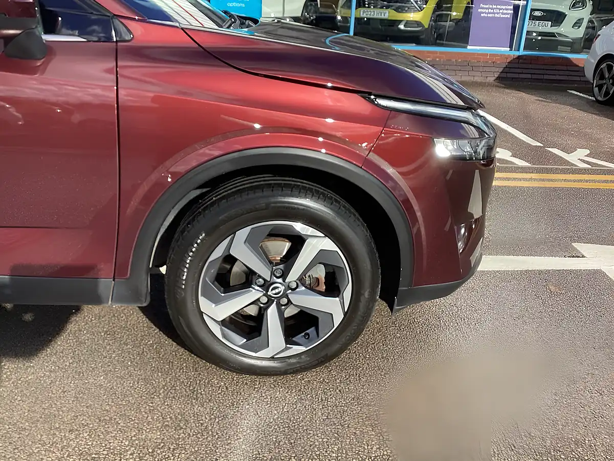 Used 2023 Nissan Qashqai N-Connecta Red - Interior and Exterior details 12