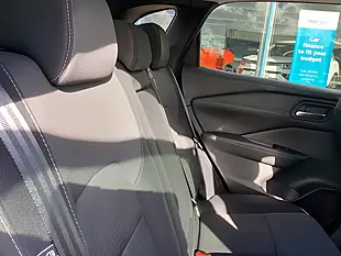 Used 2023 Nissan Qashqai N-Connecta Red - Interior and Exterior details 16