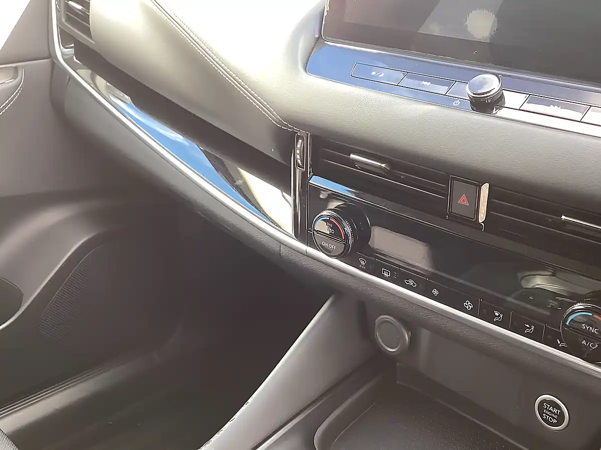 Used 2023 Nissan Qashqai N-Connecta Red - Interior and Exterior details 17
