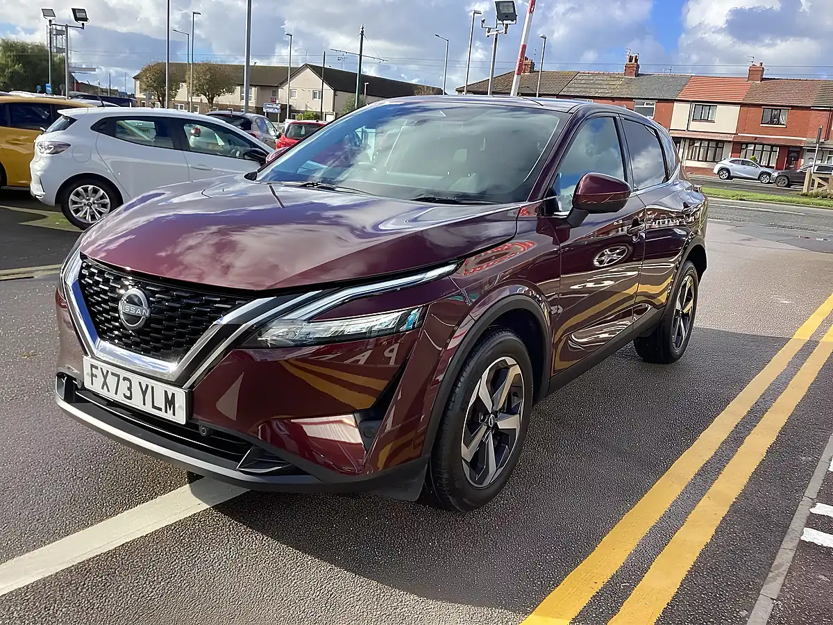 Used 2023 Nissan Qashqai N-Connecta Red - Interior and Exterior details 3