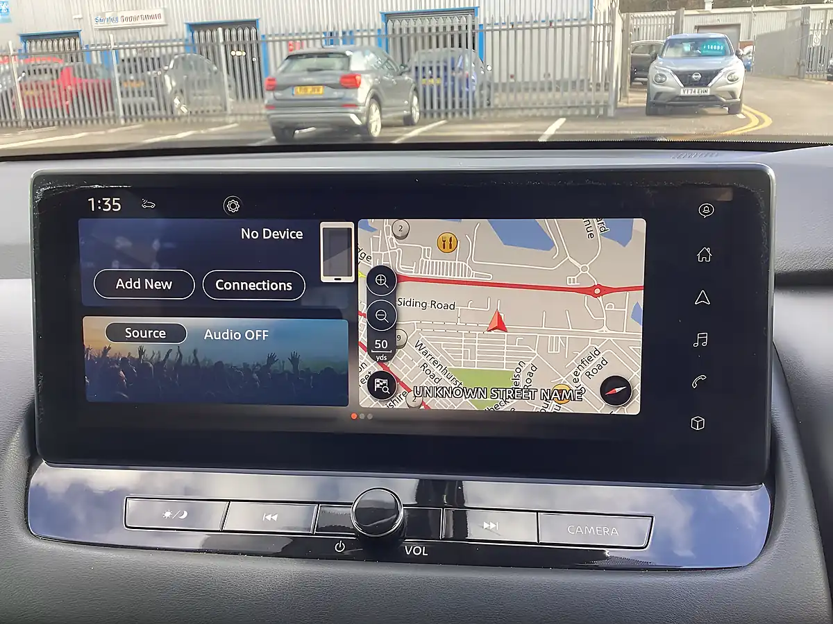 Used 2023 Nissan Qashqai N-Connecta Red - Interior and Exterior details 5