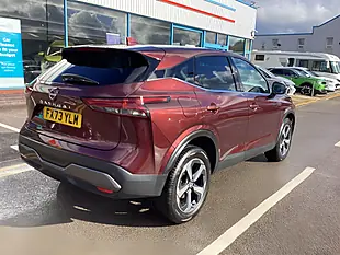 Used 2023 Nissan Qashqai N-Connecta Red - Interior and Exterior details 6