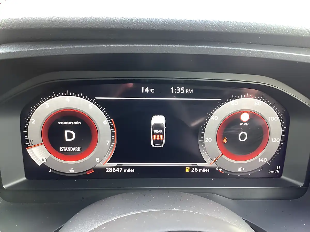 Used 2023 Nissan Qashqai N-Connecta Red - Interior and Exterior details 8