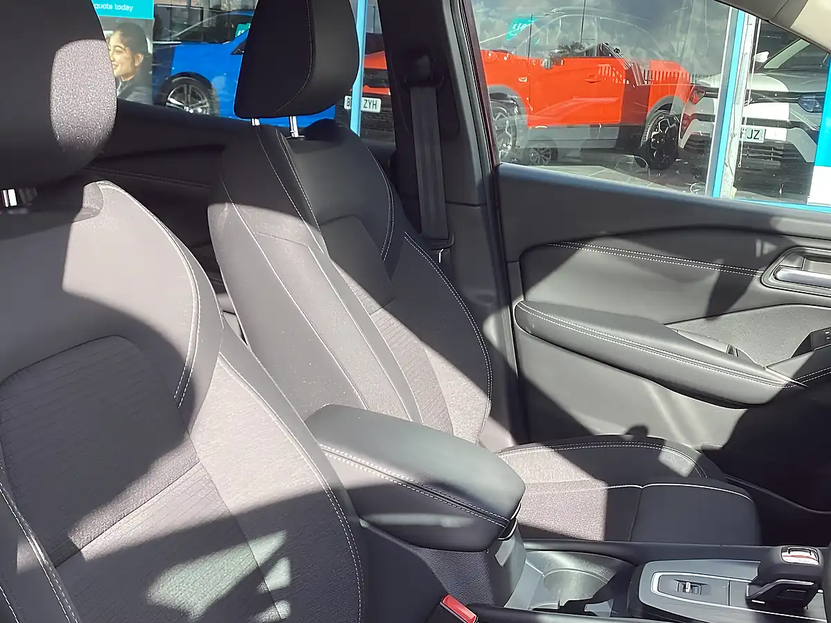 Used 2023 Nissan Qashqai N-Connecta Red - Interior and Exterior details 9