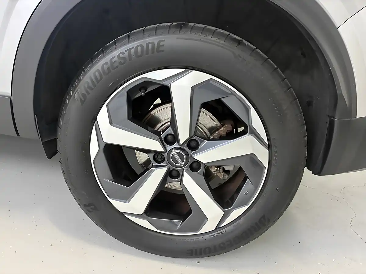 Used 2023 Nissan Qashqai N-Connecta Silver - Interior and Exterior details 10