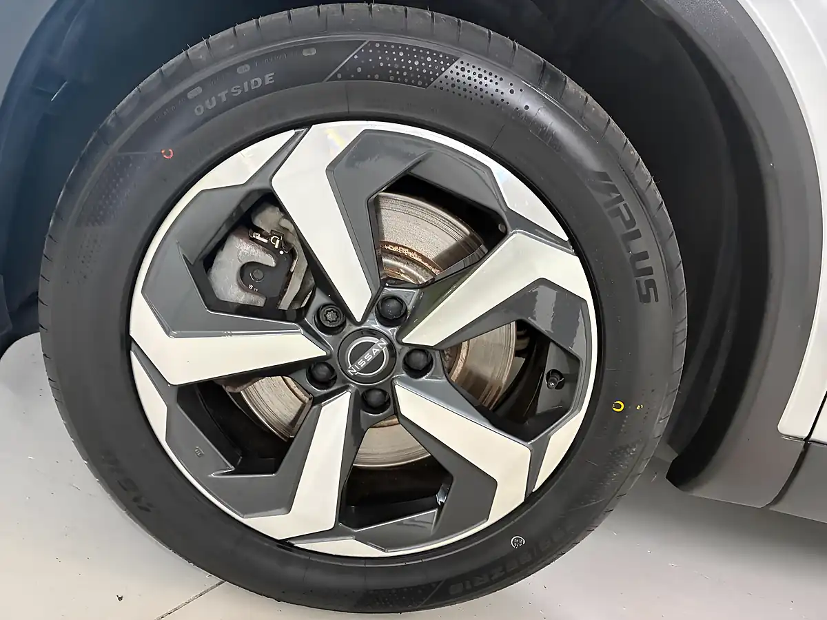 Used 2023 Nissan Qashqai N-Connecta Silver - Interior and Exterior details 11