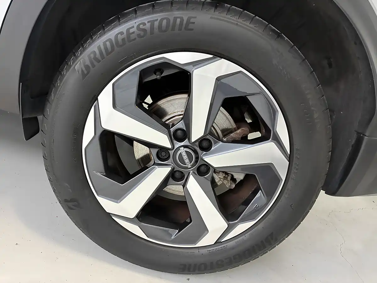 Used 2023 Nissan Qashqai N-Connecta Silver - Interior and Exterior details 12