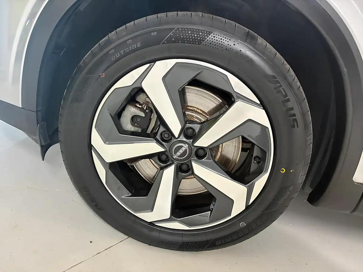Used 2023 Nissan Qashqai N-Connecta Silver - Interior and Exterior details 9