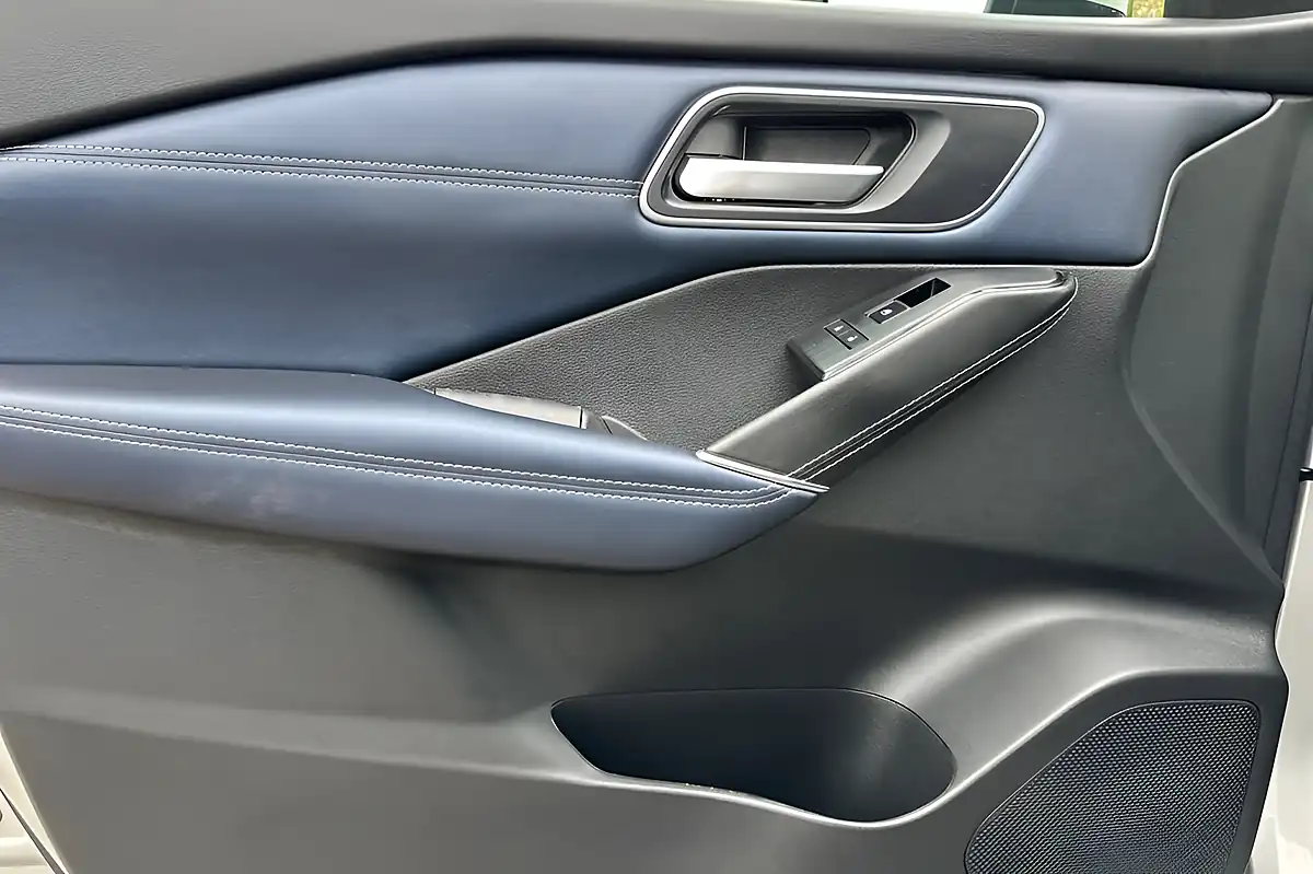 Used 2023 Nissan Qashqai Tekna Blade Silver - Interior and Exterior details 13