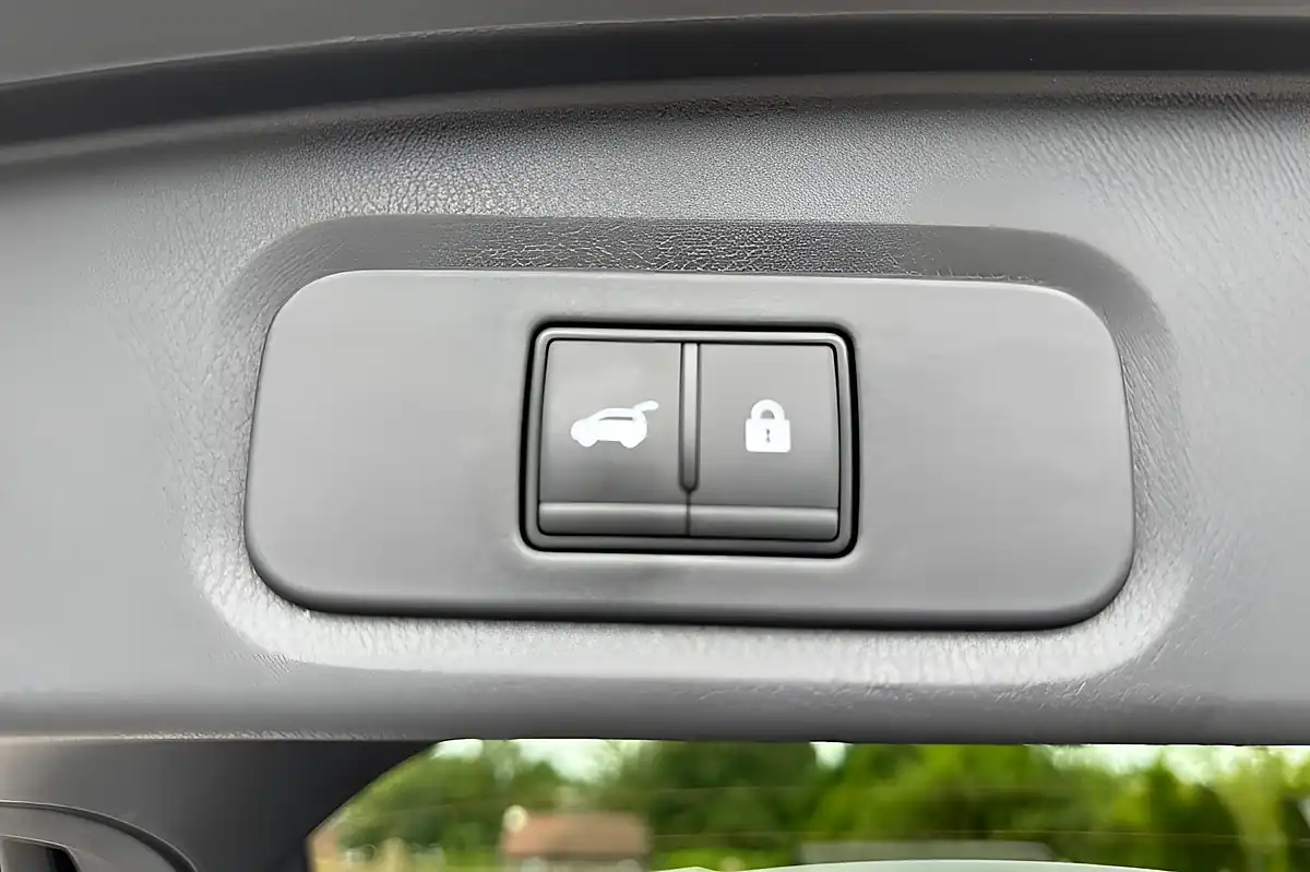 Used 2023 Nissan Qashqai Tekna Blade Silver - Interior and Exterior details 16