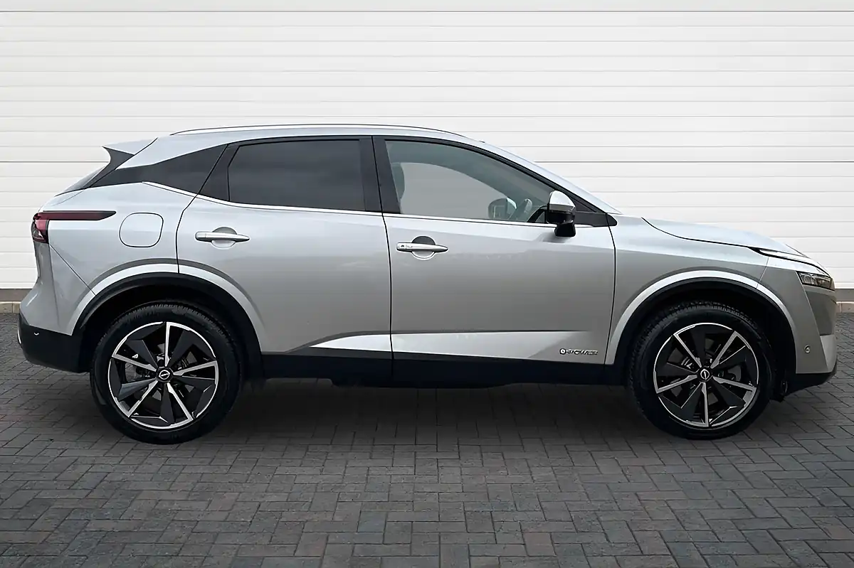 Used 2023 Nissan Qashqai Tekna Blade Silver - Interior and Exterior details 2