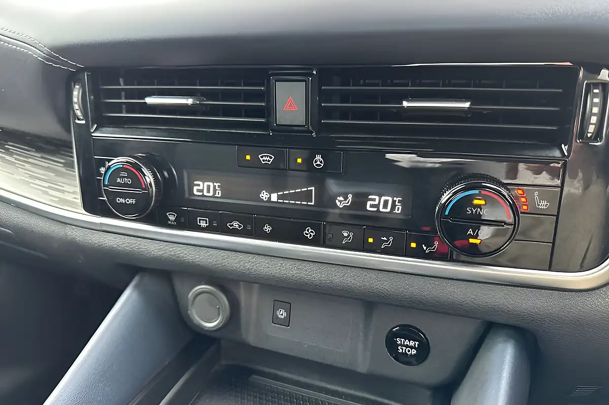 Used 2023 Nissan Qashqai Tekna Blade Silver - Interior and Exterior details 20
