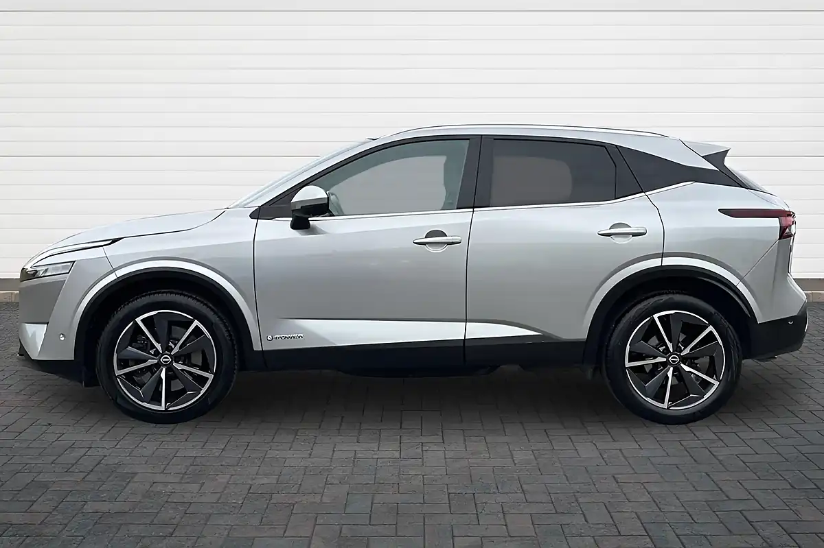 Used 2023 Nissan Qashqai Tekna Blade Silver - Interior and Exterior details 6