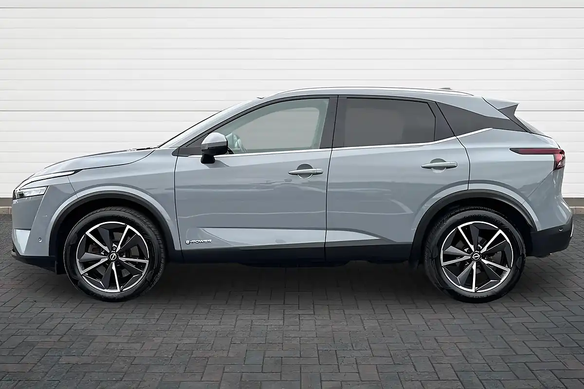 Used 2023 Nissan Qashqai Tekna Ceramic Grey - Interior and Exterior details 6