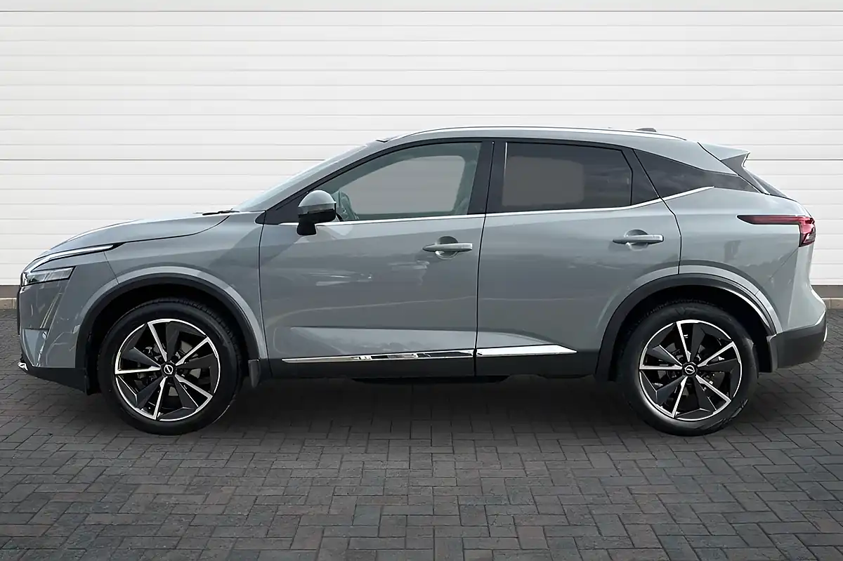 Used 2023 Nissan Qashqai Tekna Ceramic Grey - Interior and Exterior details 6