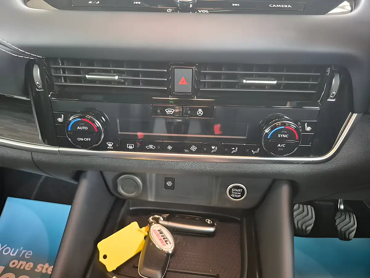 Used 2023 Nissan Qashqai Tekna Grey - Interior and Exterior details 13